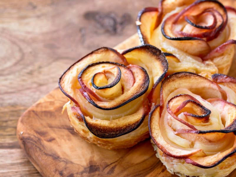 Rosas de manzana y hojaldre