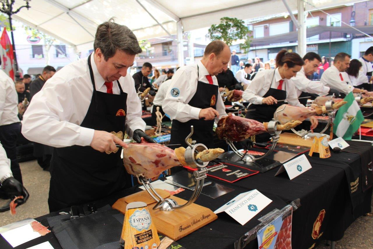 Record Guinness-cortadores-de-jmonplato-de-jamon-mas-grande-del-mundo-Toledo