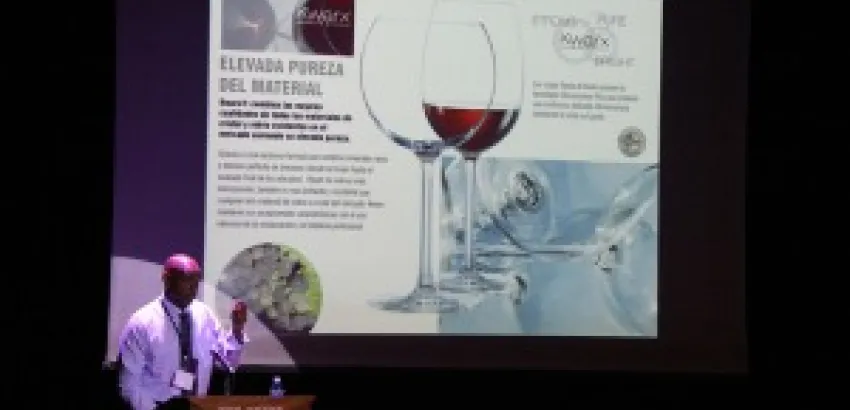 Dos copas y un mismo vino Dos copas y un mismo vino