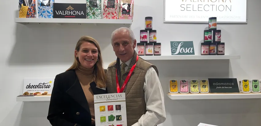 En el marco de Madrid Fusión, José Carlos De Santiago, vicepresidente de la Academia Iberoamericana de Gastronomía y presidente del Grupo Excelencias, intercambió con Sasha Baron responsable comercial HORECA distribución de Valrhona, una empresa comprometida con el chocolate responsable. En el marco de Madrid Fusión, José Carlos De Santiago, vicepresidente de la Academia Iberoamericana de Gastronomía y presidente del Grupo Excelencias, intercambió con Sasha Baron responsable comercial HORECA distribución de Valrhona, una empresa comprometida con el chocolate responsable.