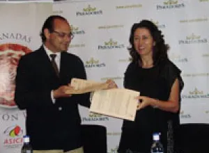 ASICI y Paradores de Turismo acuerdan trabajar juntos en la defensa del Jamón Ibérico