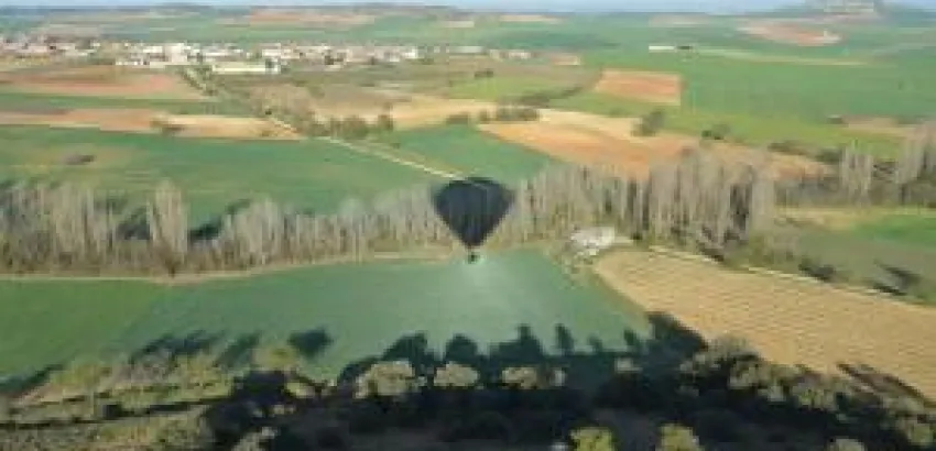 La Bodega Cyan ofrece una nueva experiencia enoturística en un vuelo por la Denominación de Origen Toro La Bodega Cyan ofrece una nueva experiencia enoturística en un vuelo por la Denominación de Origen Toro