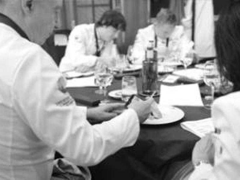 Ocho cocineros y cuatro camareros se disputan entrar en la élite de la alta gastronomía