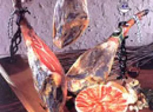 El jamón español superior cuesta hasta 1 500 euros cada pierna