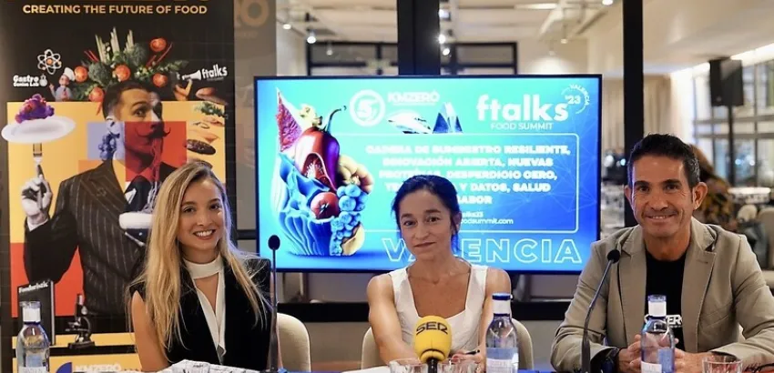 Presentación de ftalks Food Summit 2023. De izq. a dcha.: Beatriz Jacoste, directora de KM ZERO Food Innovation Hub; Ester Olivas, directora General de Emprendimiento e Internacionalización de la Generalitat Valenciana; y Raúl Martín, CEO de KM ZERO Food Innovation Hub. Presentación de ftalks Food Summit 2023. De izq. a dcha.: Beatriz Jacoste, directora de KM ZERO Food Innovation Hub; Ester Olivas, directora General de Emprendimiento e Internacionalización de la Generalitat Valenciana; y Raúl Martín, CEO de KM ZERO Food Innovation Hub.