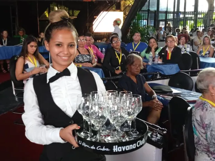 Cata de pisco durante el X Seminario Gastronómico Internacional Excelencias Gourmet Cuba