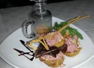 Tostones rellenos con jamón y queso