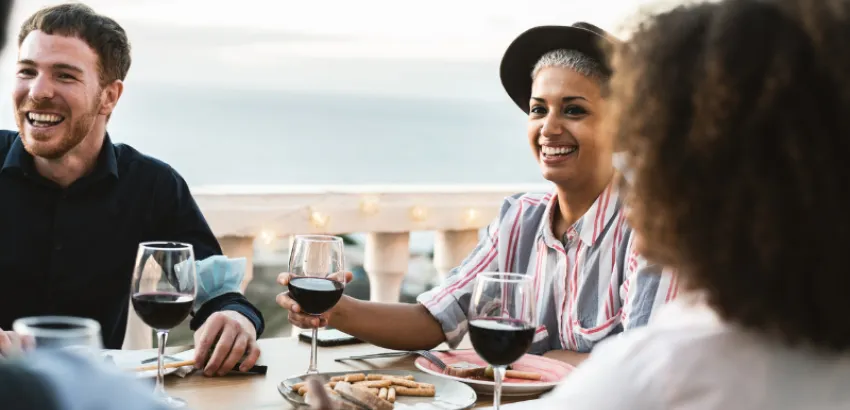 ¿Se acabó la sobremesa en los restaurantes? Turnos, prisas y el ocaso del ritual más nuestro ¿Se acabó la sobremesa en los restaurantes? Turnos, prisas y el ocaso del ritual más nuestro
