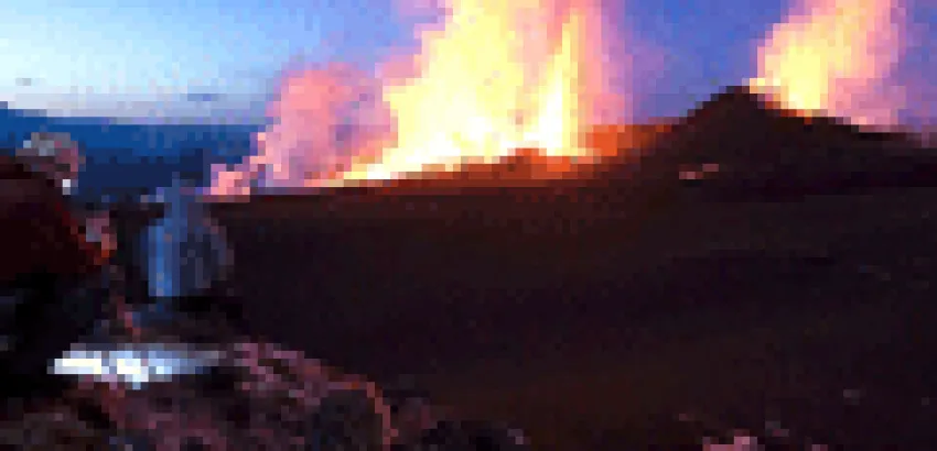 Los islandeses cocinan sus platos gourmet sobre la lava Los islandeses cocinan sus platos gourmet sobre la lava