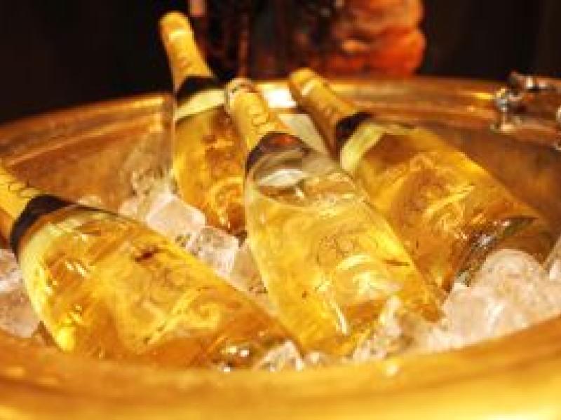  Thepaex Oro,una cava refrescante con partículas de oro, ideal para el verano 