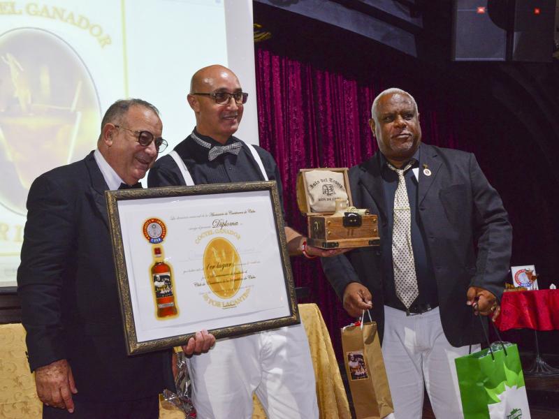 Asociacion de Cantineros de Cuba-Diosmel Mendoza-ganador-de-la-competencia