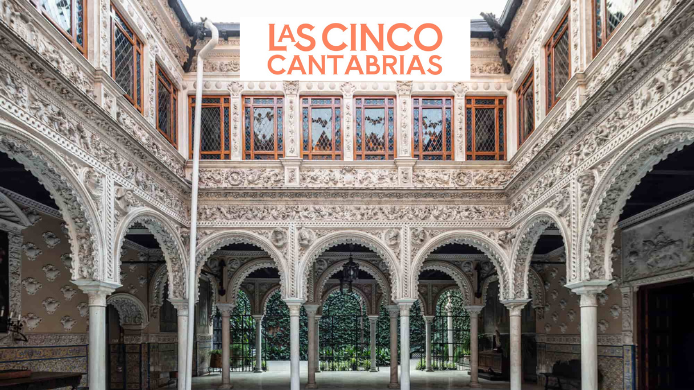Patio histórico andaluz de arquitectura mudéjar y renacentista en Sevilla durante la presentación del evento gastronómico Las Cinco Cantabrias On Tour.