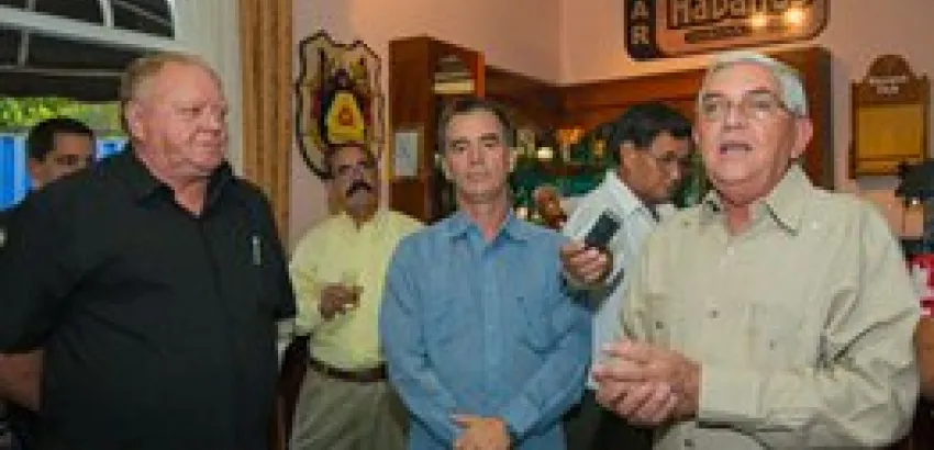 Presentan Cohiba Piramides Extra en mercado cubano Presentan Cohiba Piramides Extra en mercado cubano