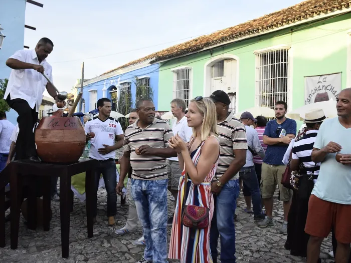 Seminario Tradicional Gourmet-2018-Trinidad-canchanchara-gigante