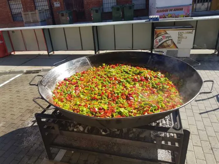 Pimientos fritos en aceite de oliva, los cuales fueron previamente lavados y cortados desde la noche anterior