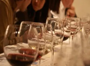 Los españoles consumen más vino en casa que en los restaurantes