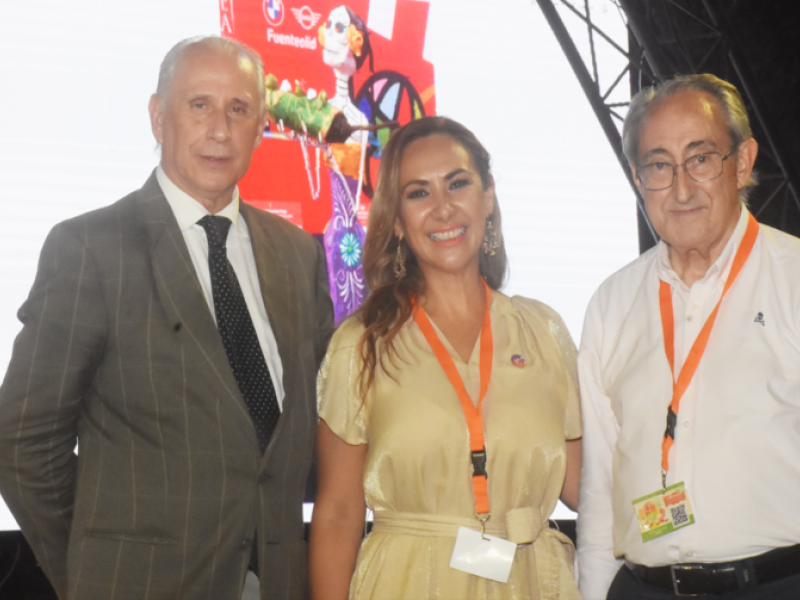 Jose Carlos De Santiago, Lupita Robles y Julio Valles