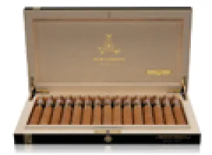 Presentan la primera vitola del habano Gran Reserva de Montecristo