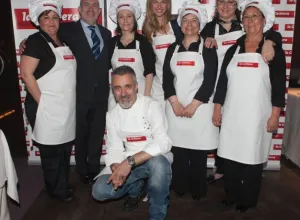 Cinco madres toman los fogones del restaurante de Sergi Arola