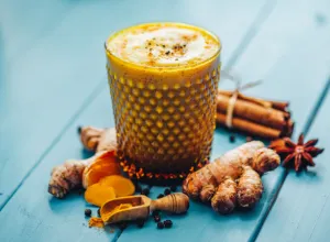 leche con cúrcuma