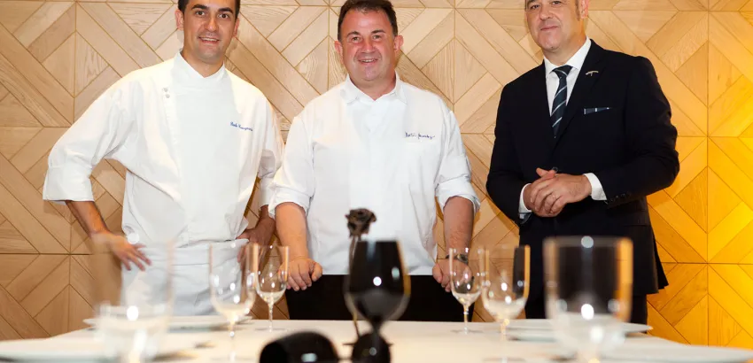 El Restaurante Lasarte de Martín Berasategui en Monument Hotel Barcelona obtiene la tercera estrella en la Guía Michelín 2017 El Restaurante Lasarte de Martín Berasategui en Monument Hotel Barcelona obtiene la tercera estrella en la Guía Michelín 2017