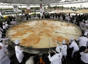 Medio centenar de periodistas cubrirán en directo el record de la tortilla más grande del mundo