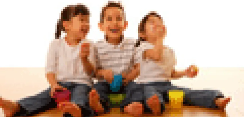 Los amigos influyen en los alimentos que consumen sus hijos Los amigos influyen en los alimentos que consumen sus hijos