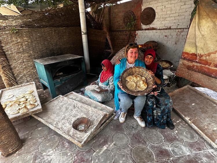 Horno de pan de pita en el restaurante Mallorca, El Cairo, Egipto.