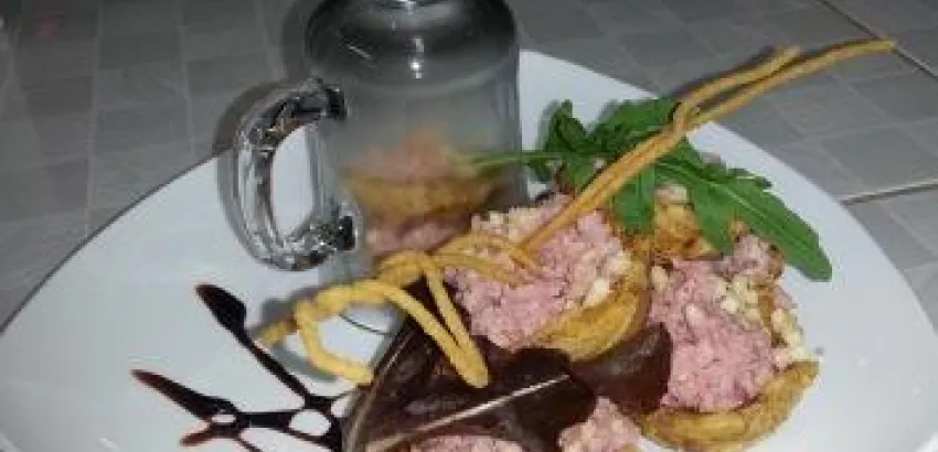Tostones rellenos con jamón y queso
