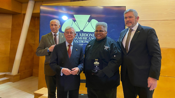 Iván Clemente junto a José Carlos de Santiago, Rafael Ansón y César Corder-Küger