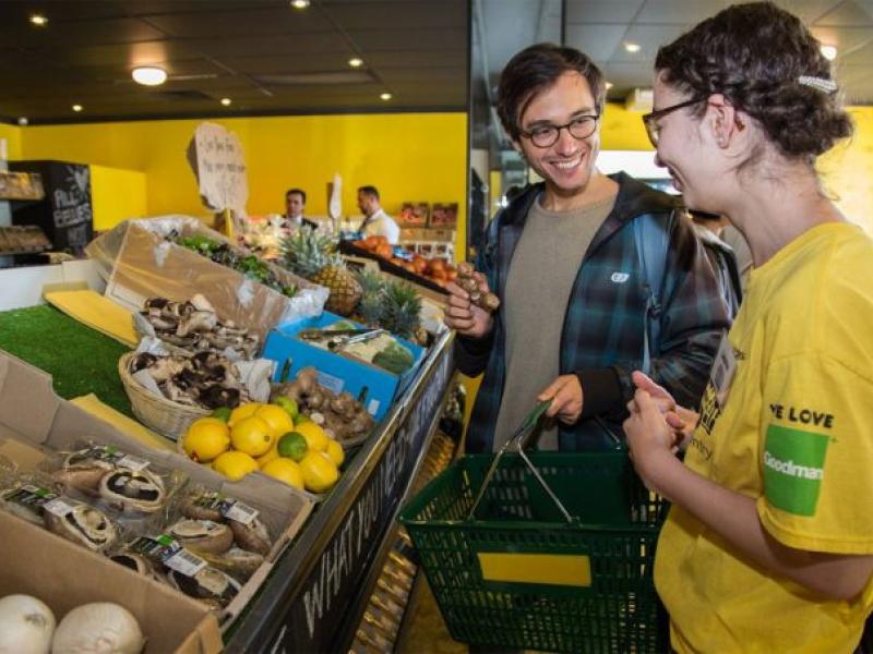 Primer supermercado que comercializa excedentes alimentarios en Australia