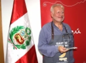 Premio GASTROPERUANO 2014 al actor Juan Echanove