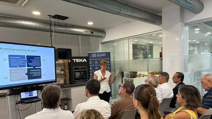Presentación de la nueva identidad de Mediterráneo Culinary Center ante profesionales del sector, en una de sus aulas de formación gastronómica en Valencia.