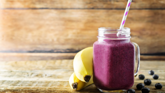 Smoothie de plátano y arándanos