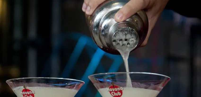 Bartender cubano vence en nueva Competencia Internacional de Coctelería “El Rey del Daiquirí” Bartender cubano vence en nueva Competencia Internacional de Coctelería “El Rey del Daiquirí”