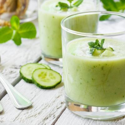 crema fría de aguacate estilo gazpacho