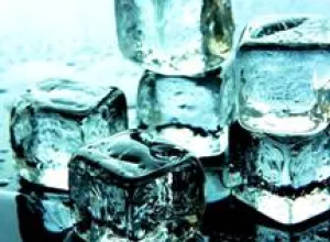 Hielo, el mejor amigo en el bar