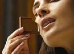 Lanzan chocolate en nombre del amor