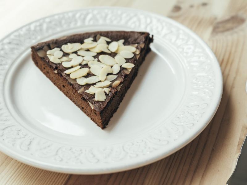 Pastel de chocolate y almendras