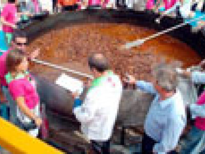 España: Una caldereta de cordero de 1.400 kilos, récord "Guinnes" en Badajoz