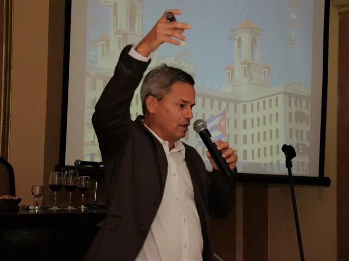 La cata fue guiada por el Habanos Sommelier Juan Jesús Machín