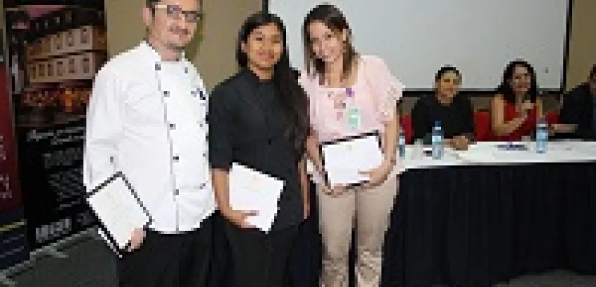 Un chef y dos estudiantes ganadores del Concurso “Comercio y Gastronomía en el Siglo XXI” convocado por Grupo Excelencias en Panamá Un chef y dos estudiantes ganadores del Concurso “Comercio y Gastronomía en el Siglo XXI” convocado por Grupo Excelencias en Panamá