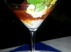 Dulce de tomate con tejas de queso frito