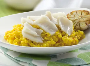 Arroz meloso con Bacalao Noruego tradicional y cebolla