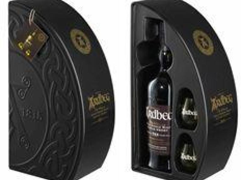 Ardbeg, elegido cuatro veces el mejor whisky del mundo, presenta un original pack de Navidad