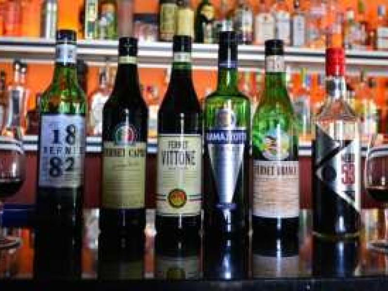 Con las catas de fernet los bartenders top reconvierten el clásico aperitivo