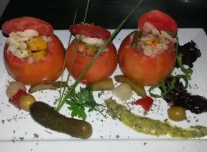 Recetas de la cocina regional santiaguera: TOMATES RELLENOS CON ATÚN