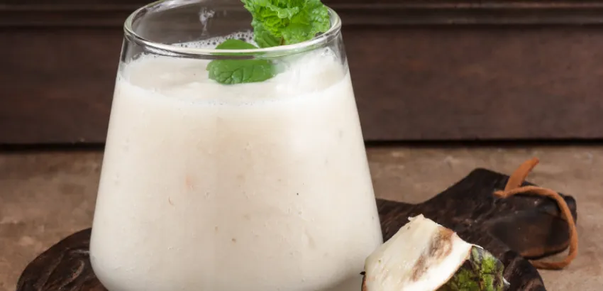 Cóctel de champola de guanábana con tequila, limoncello y guayaba champola de guanabana