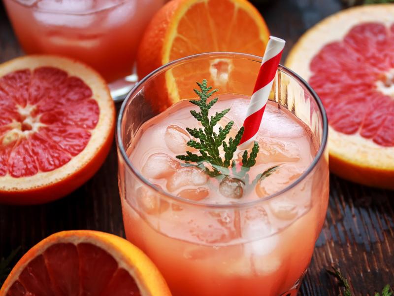 mocteles-coctel-sin-alcohol-con-toronja