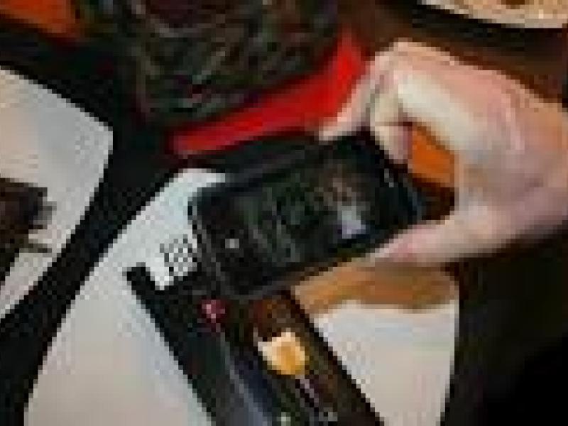 Presentan en Hotelco una mesa “que habla”